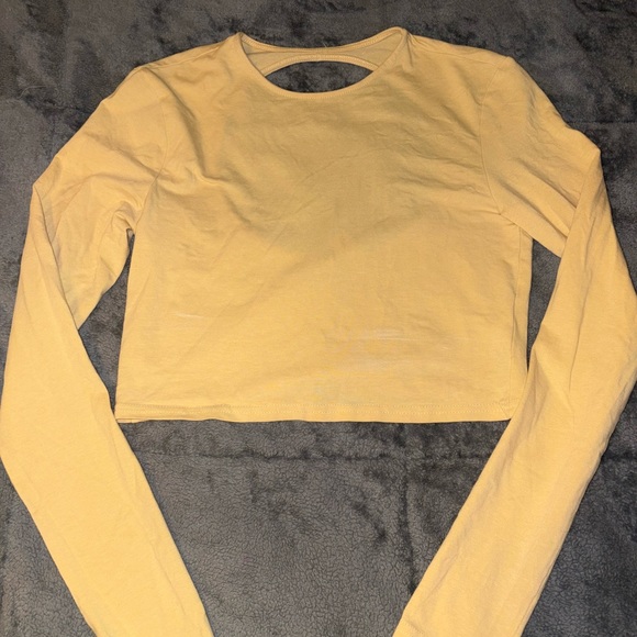 H&M Butter Yellow Long Sleeve Crop Top - Picture 1 of 3